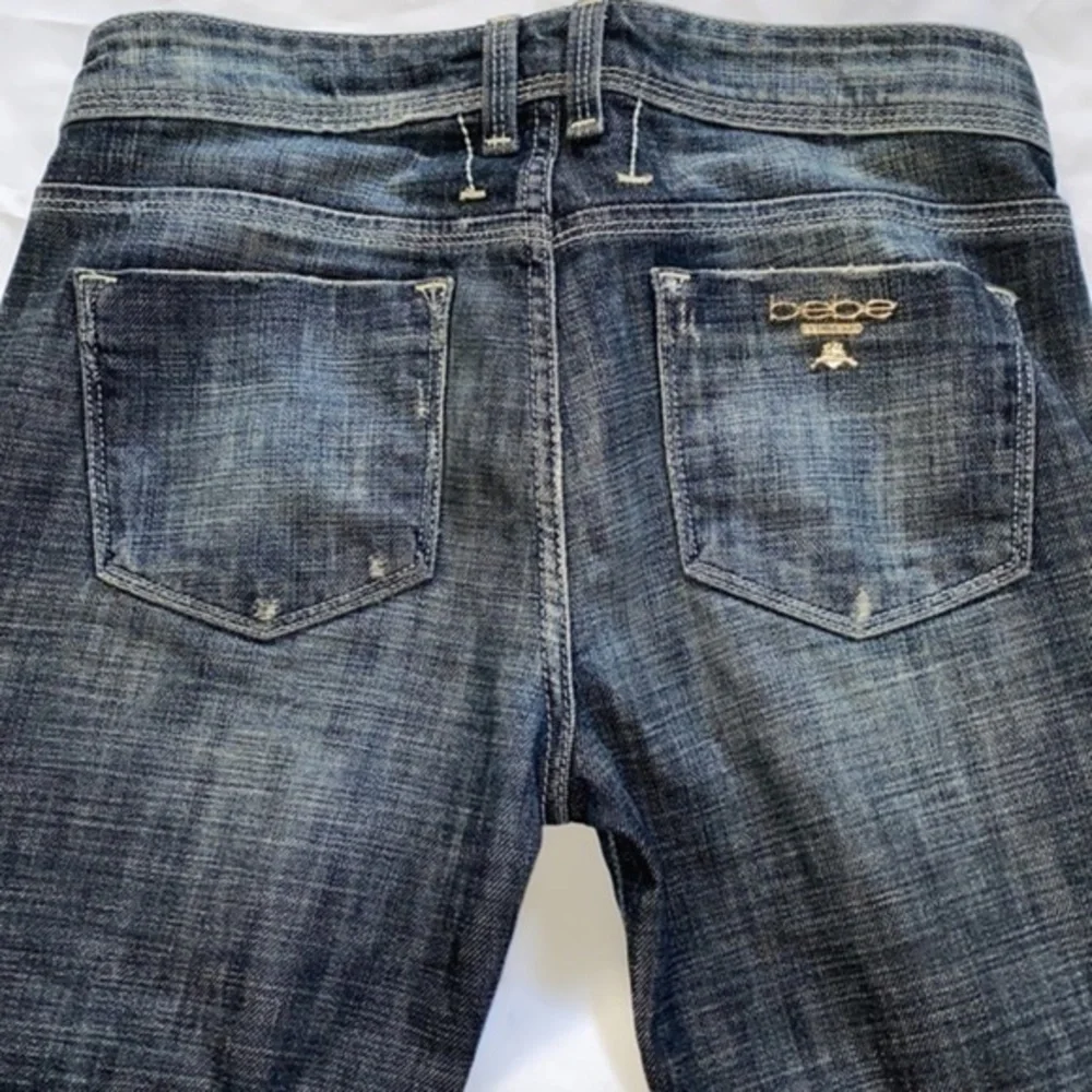 Capris BEBE jeans 👖 real nice size 27